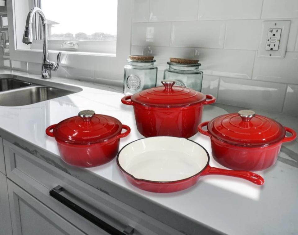 Cast iron pot set