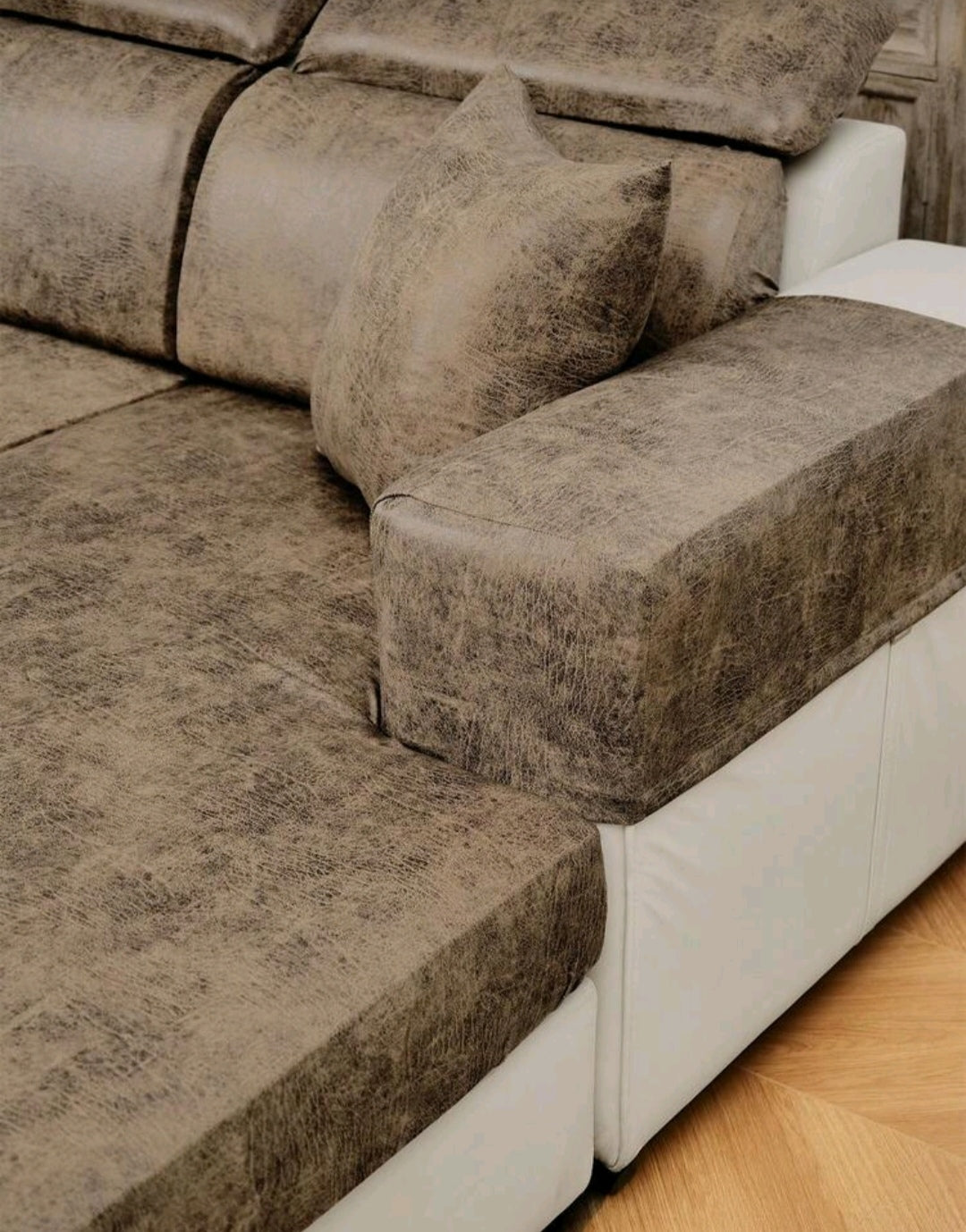 Premium leer-voorkoms slipcovers vir L-vormige lounge suites. Koop individuele stukke van rugleuning tot 3-sitter. Beskikbaar in SA.