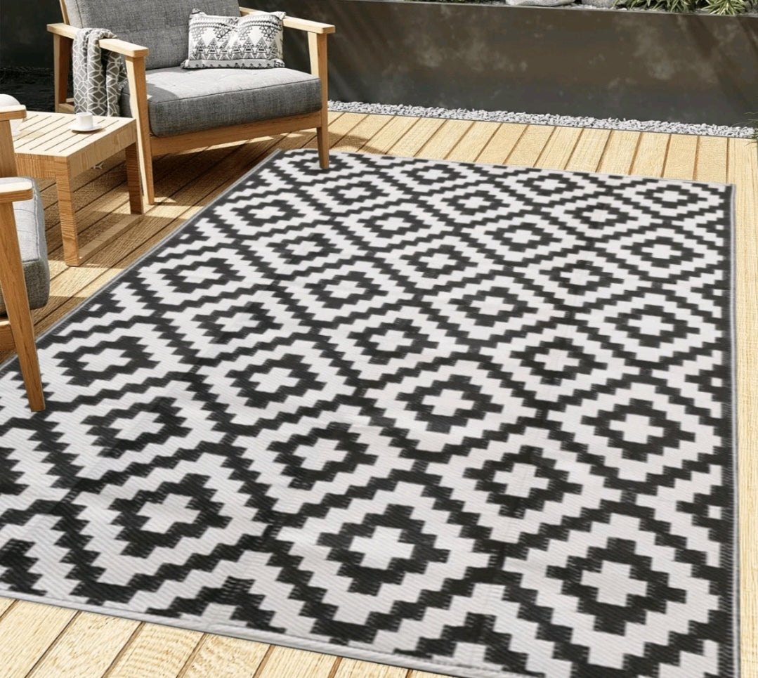 Outdoor rug