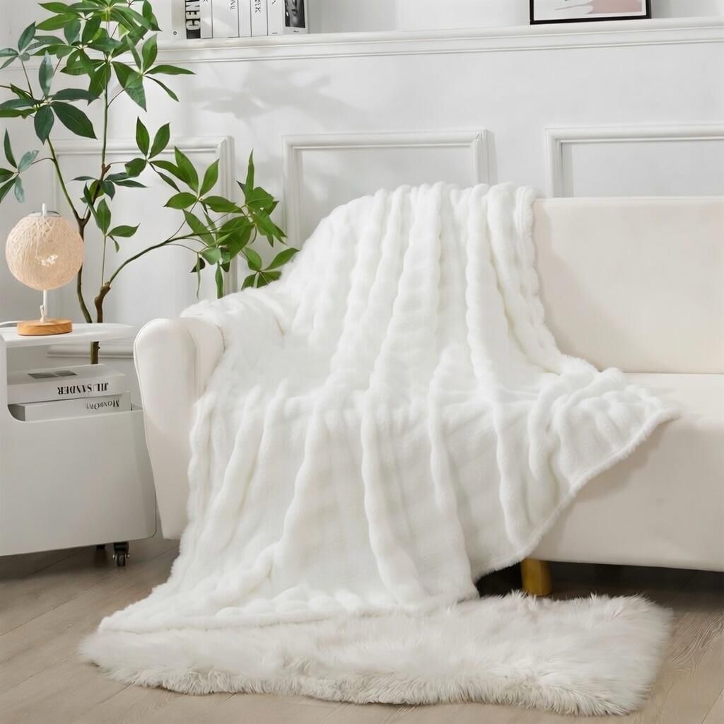 Luxury Flannel Throw Blanket – Ultra Soft Plush Sofa & Bed Throw (180 × 210 cm) – Available in 12 Colours