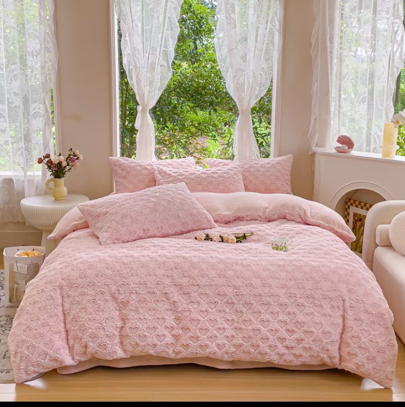 Rabbit Fur Heart Embossed Comforter Set – Ultra Soft Plush Faux Fur 5-Piece Winter Bedding Set (Queen)