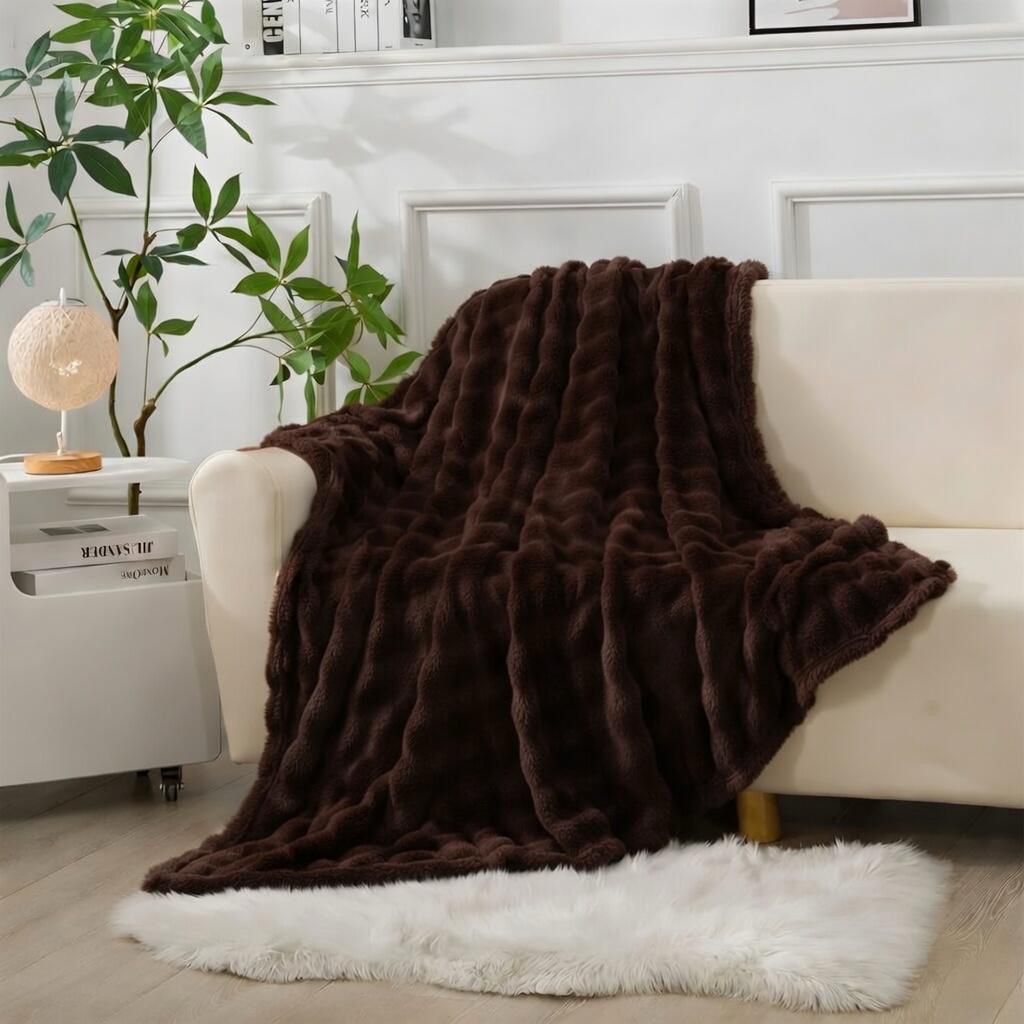 Luxury Flannel Throw Blanket – Ultra Soft Plush Sofa & Bed Throw (180 × 210 cm) – Available in 12 Colours