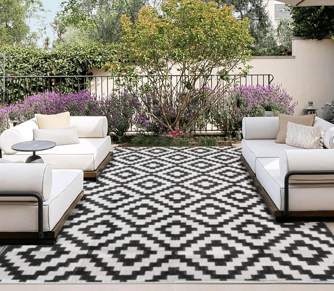 Outdoor rug
