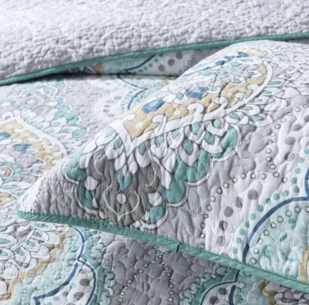 Aqua Paisley 90% Cotton Quilted Comforter Set