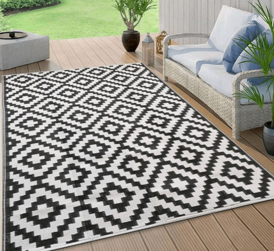 Outdoor rug